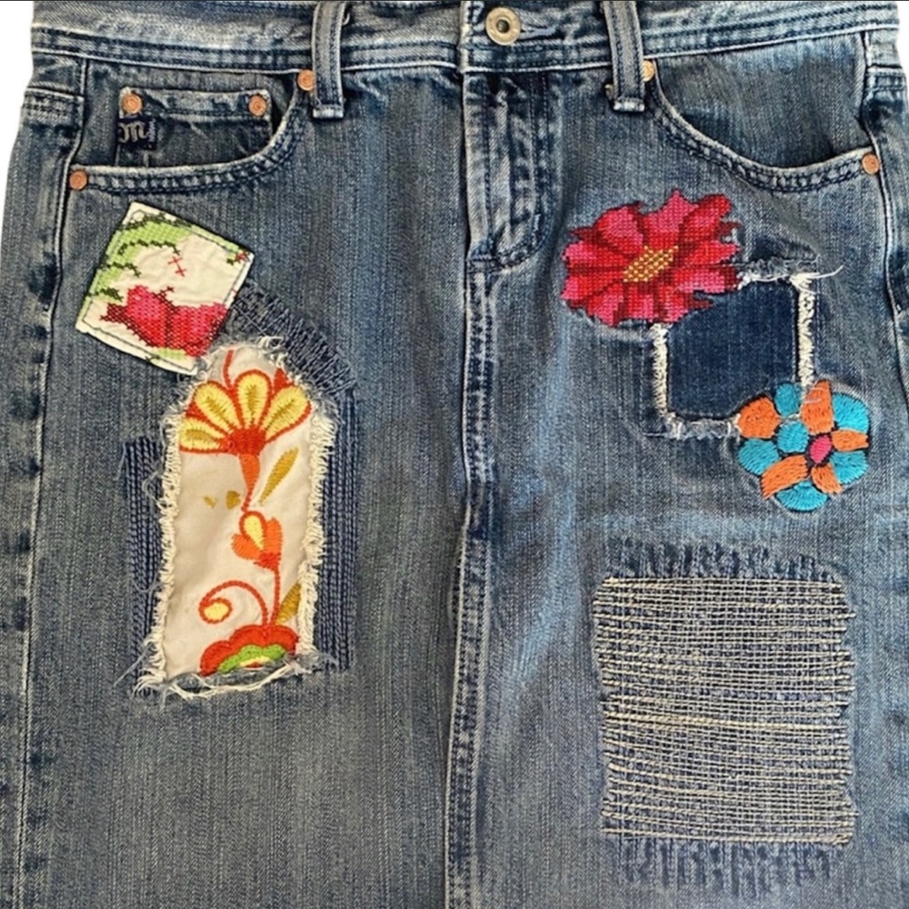 Miss Me Denim Embroidered skirt, size med